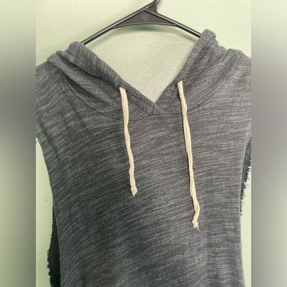 Project Social T X Out from Under Grey Sleeveless Hooded Muscle Sweatshirt SZ S - Picture 4 of 8